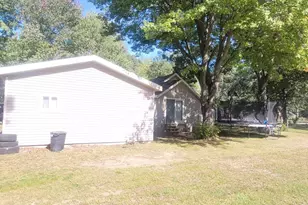 1367 E Summit Ave, Muskegon, MI 49444 - Photo 3