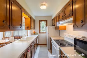942 Village Ln, Jenison, MI 49428 - Photo 7