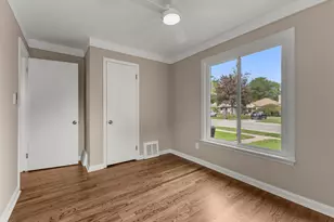 24601 Carlysle St, Dearborn, MI 48124 - Photo 11