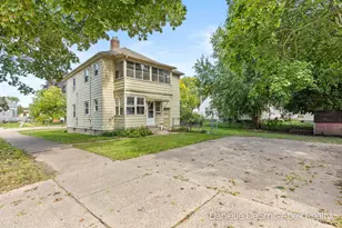956 Hovey St SW, Grand Rapids, MI 49504 - Photo 3