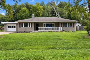 1637 Grove Ave, Benton Harbor, MI 49022 - Photo 1