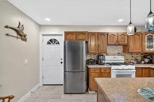 913 E High St, Greenville, MI 48838 - Photo 7