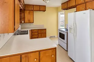 1412 Winchester Dr, Muskegon, MI 49441 - Photo 5