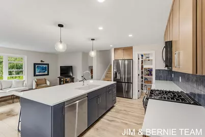 500 Greenbrier Drive SE, Grand Rapids, MI 49546 - Photo 9