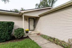 1371 Maplewood Dr, Saline, MI 48176 - Photo 5