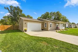 840 Seneca Pl, Cadillac, MI 49601 - Photo 9