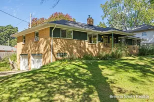 935 Kentwood Dr NE, Grand Rapids, MI 49505 - Photo 3