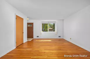 935 Kentwood Dr NE, Grand Rapids, MI 49505 - Photo 5