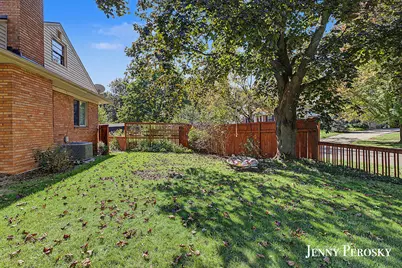 2022 Hall Street SE, East Grand Rapids, MI 49506 - Photo 7