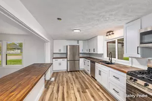 178 W Muskegon Street NE, Cedar Springs, MI 49319 - Photo 3
