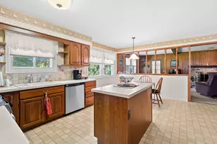 6314 Trotwood St, Portage, MI 49024 - Photo 11
