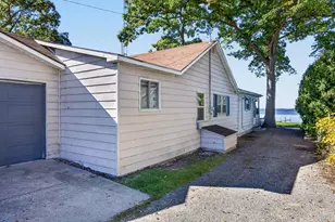 278 W Houghton Lake Dr, Prudenville, MI 48651 - Photo 9