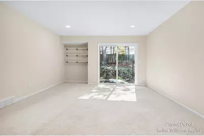 2697 Chatham Woods Drive SE, Grand Rapids, MI 49546 - Photo 9