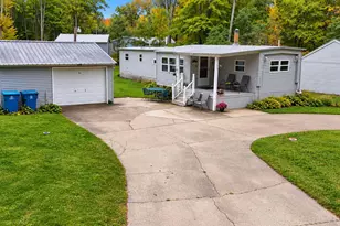 230 Maplewood Dr, Roscommon, MI 48653 - Photo 1