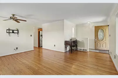 9351 Laurence Avenue, Allen Park, MI 48101 - Photo 3