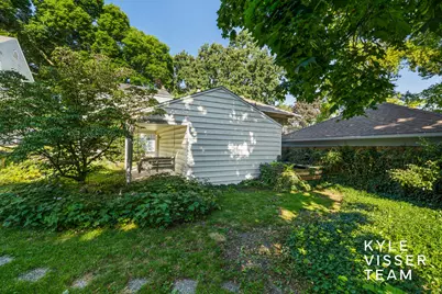 228 Baynton Avenue NE, Grand Rapids, MI 49503 - Photo 29