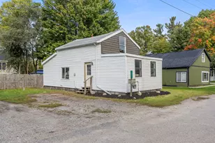 11921 Roxbury Dr NE, Sparta, MI 49345 - Photo 3