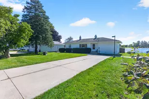 555 Norvell Beach Dr, Brooklyn, MI 49230 - Photo 3