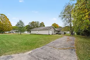 333 S Mary St, Newaygo, MI 49337 - Photo 3