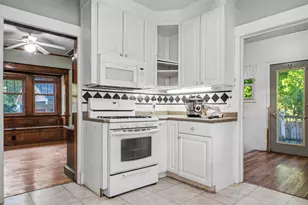 208 Walnut St, Alma, MI 48801 - Photo 11