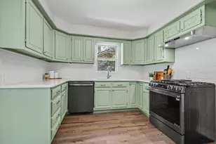 39 Celia St SW, Wyoming, MI 49548 - Photo 9