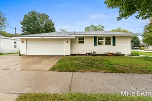 360 W 32nd St, Holland, MI 49423 - Photo 1