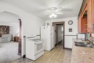 415 Douglas Dr, Decatur, MI 49045 - Photo 5