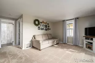 939 Benjamin Ave NE, Grand Rapids, MI 49503 - Photo 9