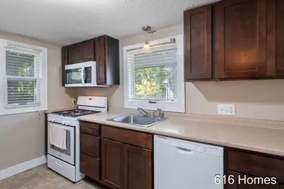 810 Oaklawn Street NE, Grand Rapids, MI 49505 - Photo 21