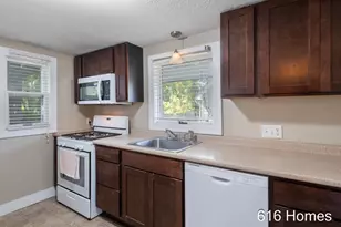 810 Oaklawn St NE, Grand Rapids, MI 49505 - Photo 21