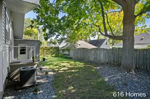 810 Oaklawn St NE, Grand Rapids, MI 49505 - Photo 31