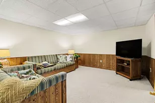 9885 Milburn St, Livonia, MI 48150 - Photo 11