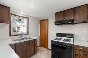 309 E 12th St, Holland, MI 49423 - Photo 11