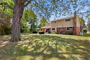 6843 Leslee Crest Dr, West Bloomfield, MI 48322 - Photo 3