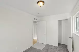 9098 Clippert St, Taylor, MI 48180 - Photo 15