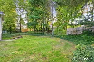 2472 Appleton Dr NE, Grand Rapids, MI 49525 - Photo 39