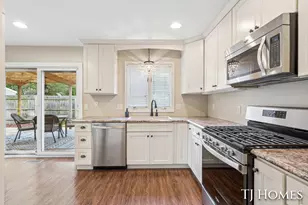 2472 Appleton Dr NE, Grand Rapids, MI 49525 - Photo 15