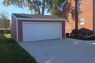 667 North Dr, Wyandotte, MI 48192 - Photo 5