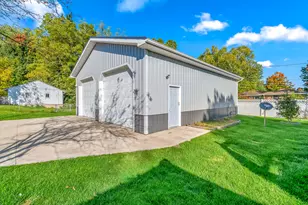 31 W Hallett St, Hillsdale, MI 49242 - Photo 3
