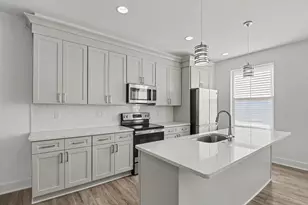 2921 Summers Pl, Troy, MI 48084 - Photo 11