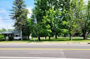 4914 Main St, Onekama, MI 49675 - Photo 9