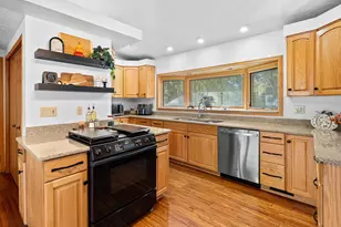61 Sunnyside Dr, Battle Creek, MI 49015 - Photo 13