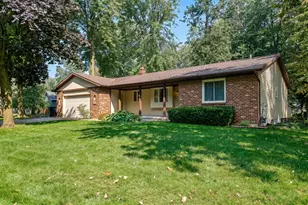 7337 Yorkshire Dr, Hudsonville, MI 49426 - Photo 3