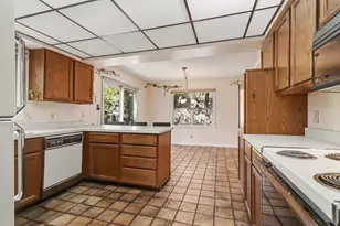 1013 Essex Cir, Kalamazoo, MI 49008 - Photo 7