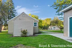 110 Peony St SW, Grand Rapids, MI 49548 - Photo 23