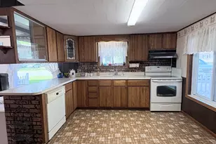 836 N Cherry St, Evart, MI 49631 - Photo 3