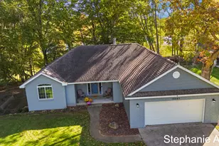 10461 Valley Ct, Stanwood, MI 49346 - Photo 3
