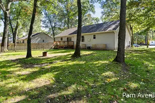 2470 Hiawatha Tr, Muskegon, MI 49445 - Photo 9