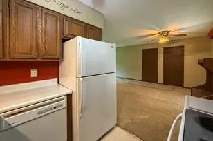 384 Maple St, Coloma, MI 49038 - Photo 7