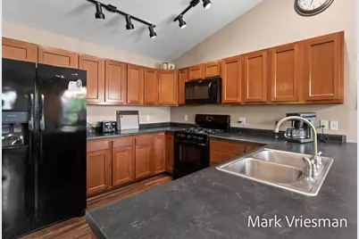 1032 W Barney Avenue, Muskegon, MI 49441 - Photo 23